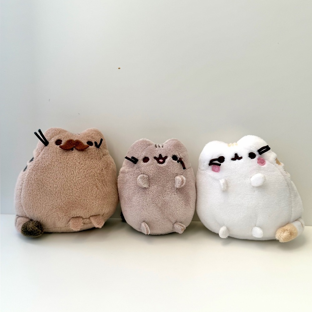 GUND Pusheen Family Gathering Collector Set – 3 Plush Cats (3” Each)